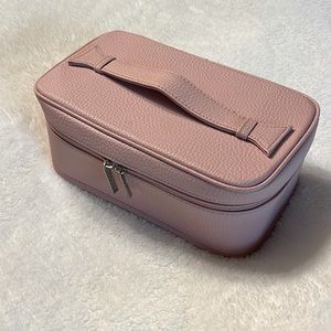 CLINIQUE makeup case!